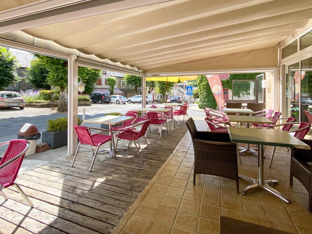 Hotel Les Tilleuls De Pareloup A Salles-Curan Экстерьер фото