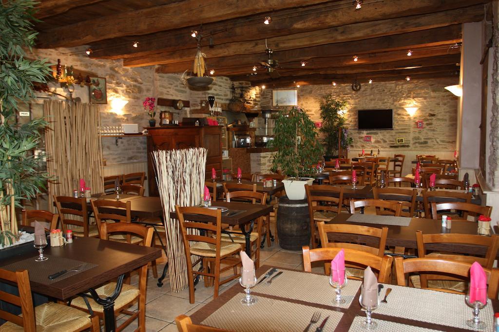 Hotel Les Tilleuls De Pareloup A Salles-Curan Экстерьер фото
